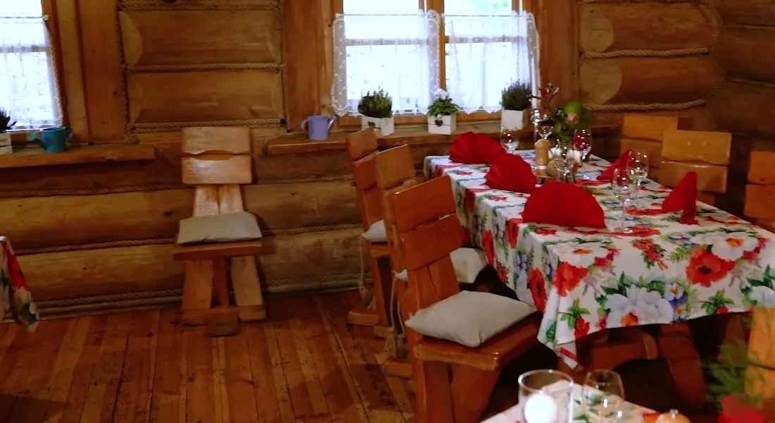 Sala restauracyjna Karczmy „Pod Strzechą”
